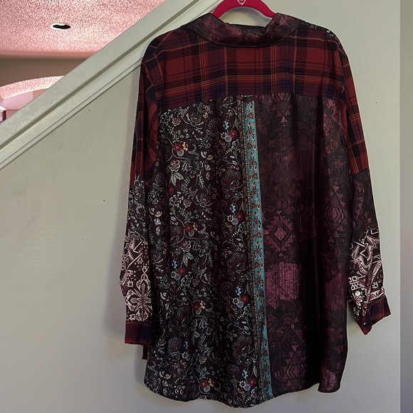John Mark Floral Plaid Mixed Print Yarn Dye Long Sleeve Button Down Tunic. - Picture 4 of 12
